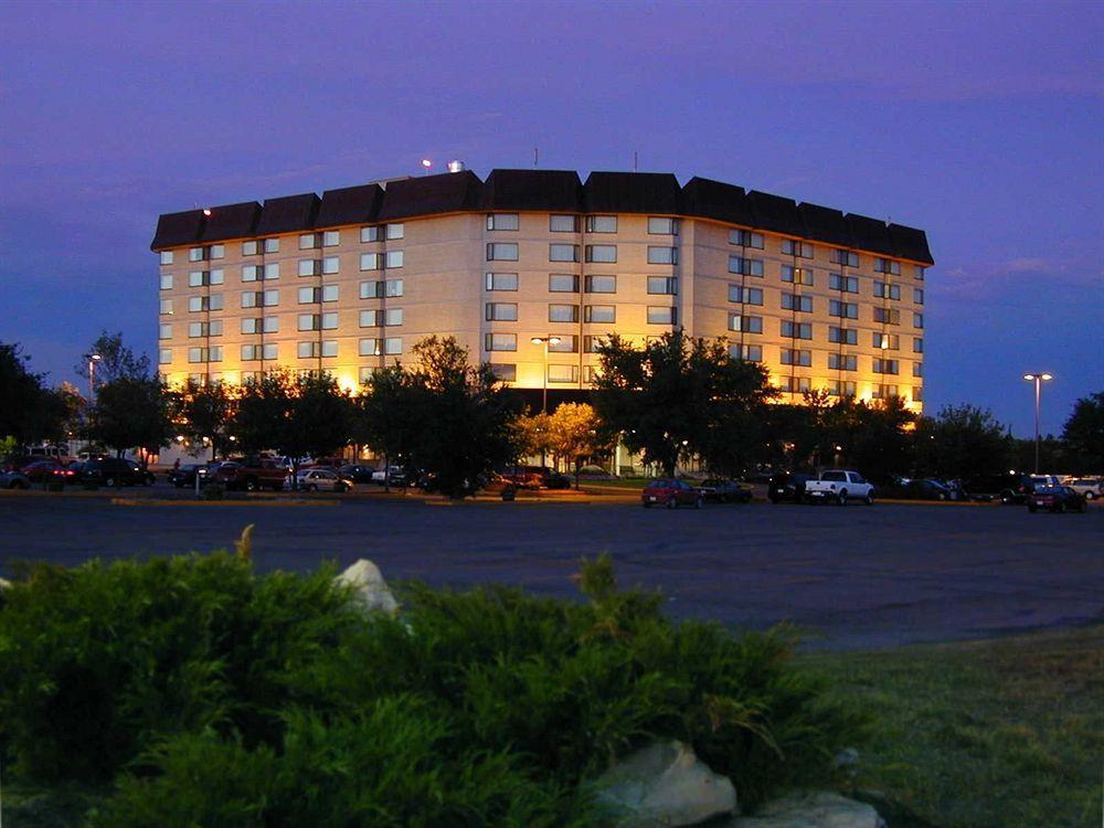 Saskatoon Inn & Conference Centre Kültér fotó