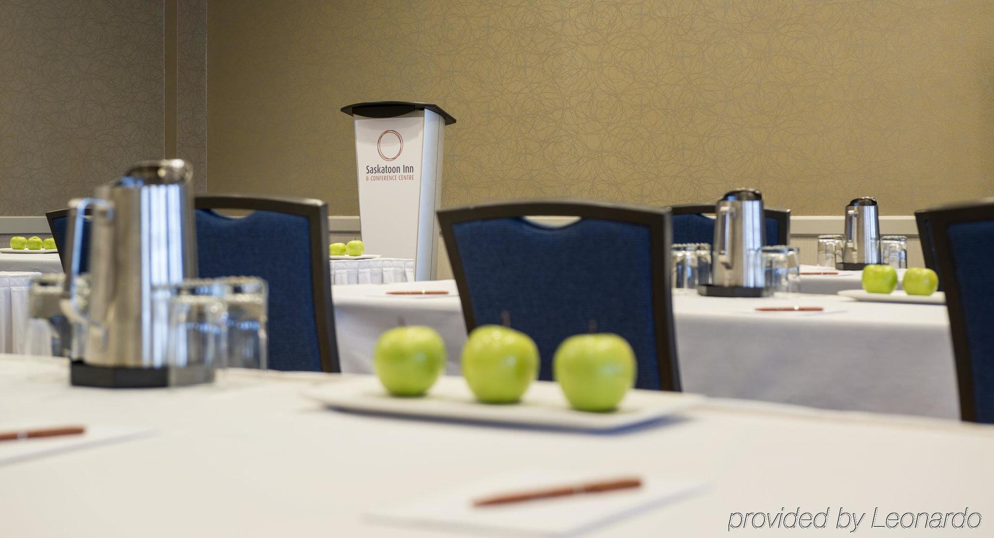 Saskatoon Inn & Conference Centre Kültér fotó