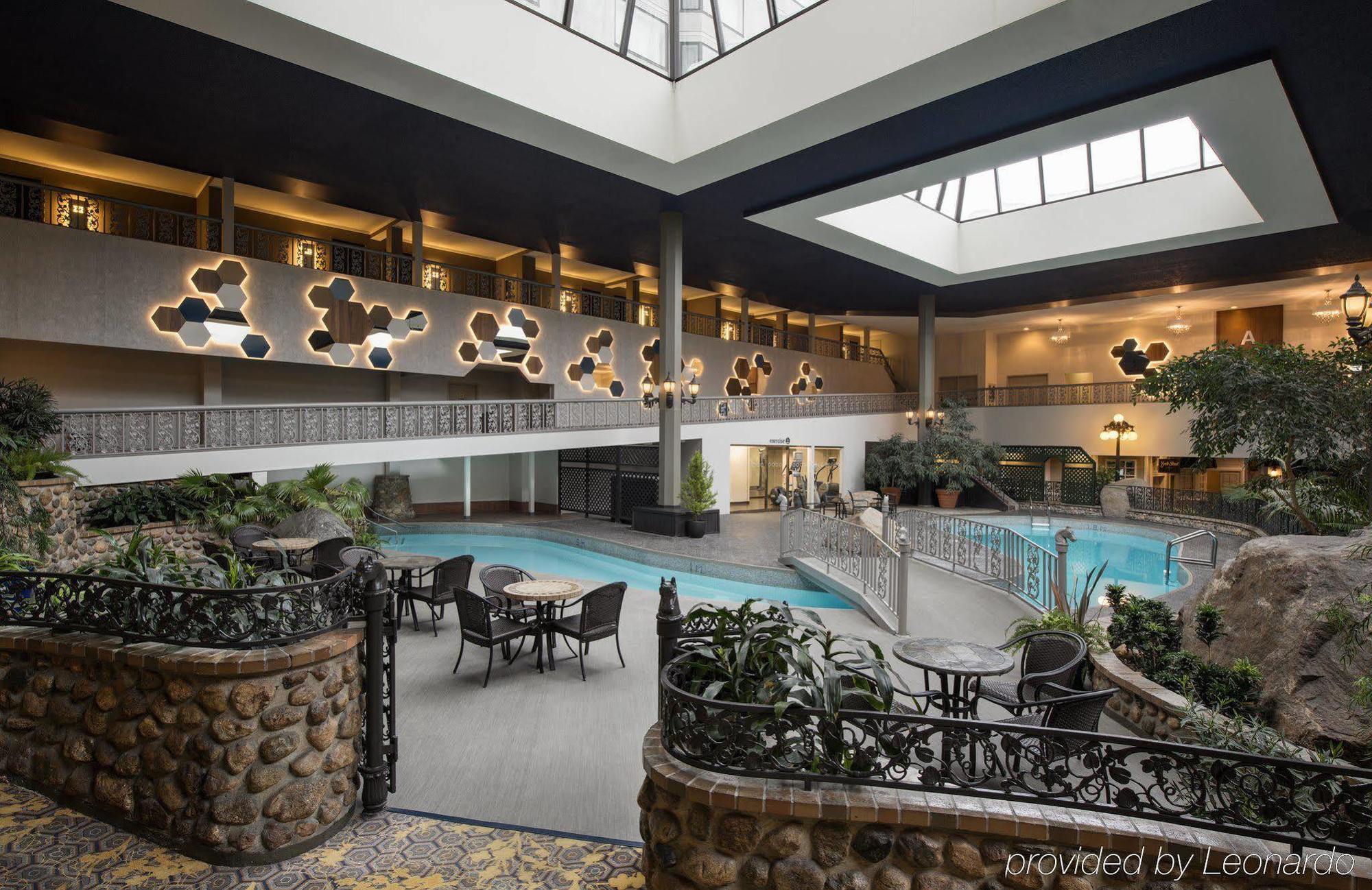 Saskatoon Inn & Conference Centre Kültér fotó